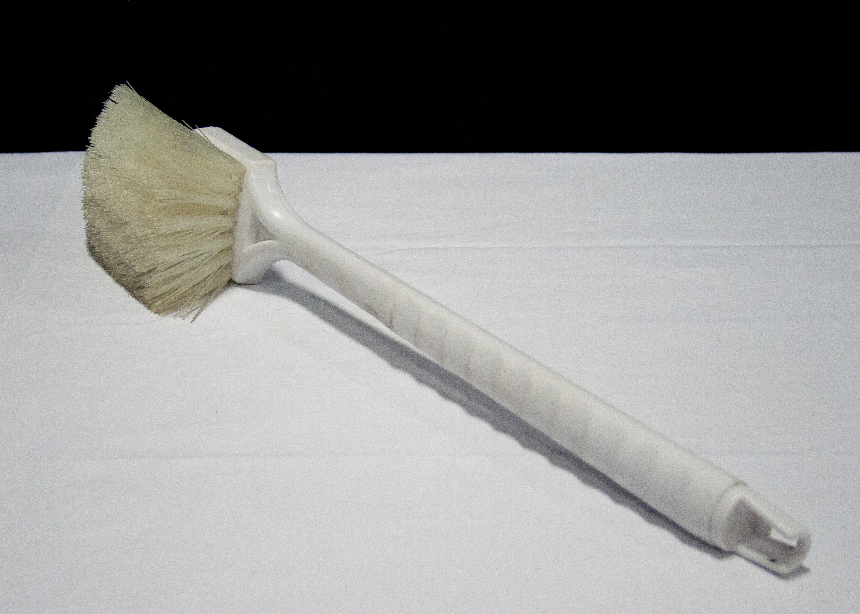 FENDER BRUSH - LONG HANDLE